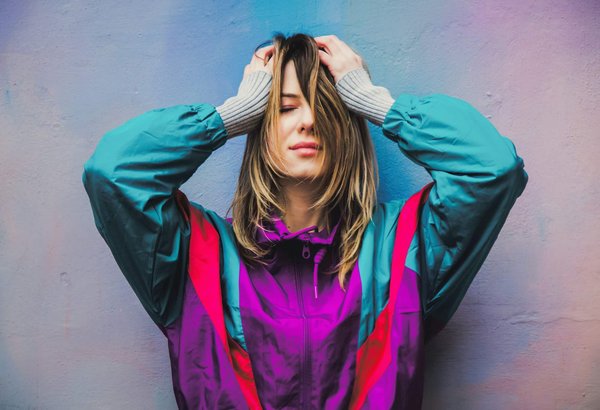 Comment marier des chemisiers à volants avec des pantalons slim pour un look équilibré?