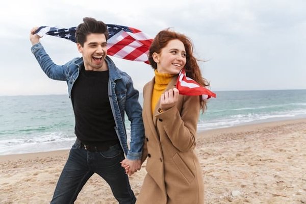 Comment styliser une veste en cuir vegan pour un look rock de soirée?